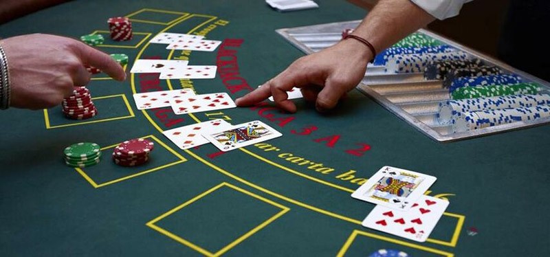 Kara tabanlı bir kumarhanede blackjack